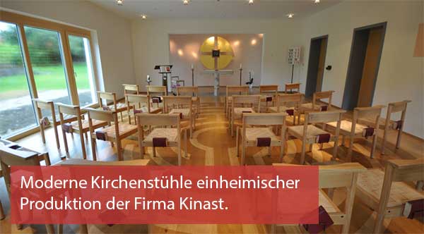 Moderne Kirchenstühle einheimischer Produktion der Firma Kinast.