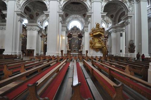 Mit Blaulicht durch Passau: Dom St. Stefan in Passau: 1507266061874928193037518356548911560092n